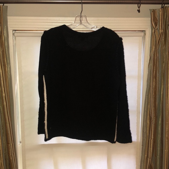 Light black and white stripe sweater - Picture 3 of 3